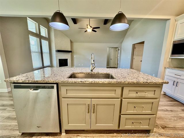 4224 S 185th East Avenue, Tulsa, OK 74134