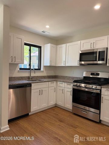 5 Canary Circle, Howell, NJ 07731