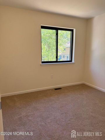 5 Canary Circle, Howell, NJ 07731