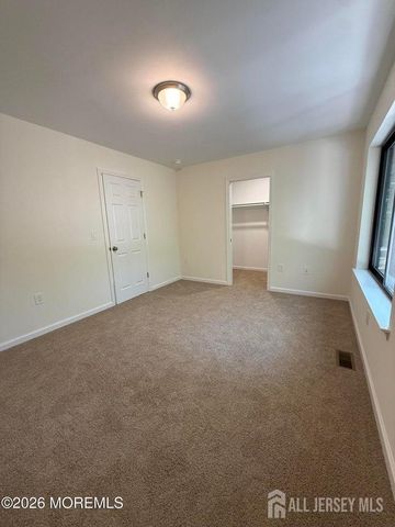 5 Canary Circle, Howell, NJ 07731