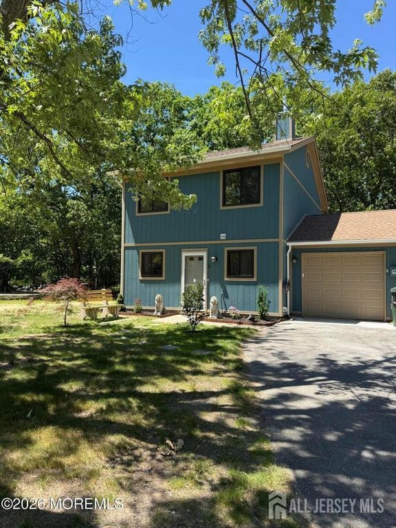 5 Canary Circle, Howell, NJ 07731