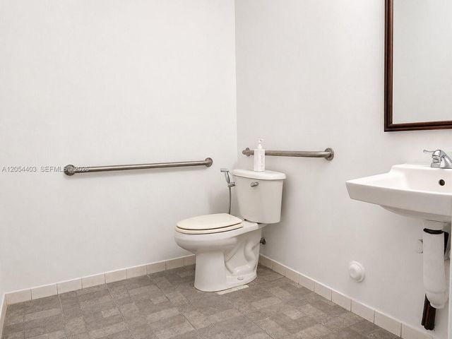 5141 NW 79th Ave 6, Doral, FL 33166