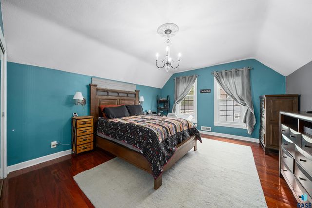 624 S 2nd Ave, Sioux Falls, SD 57104