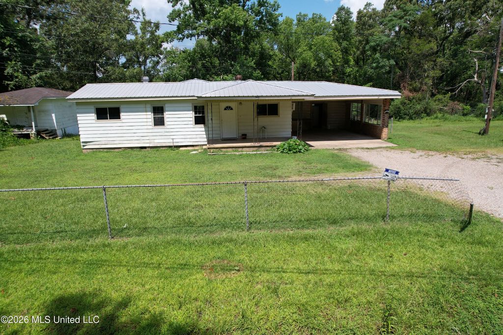 51 Business 7, Abbeville, MS 38601 — exterior