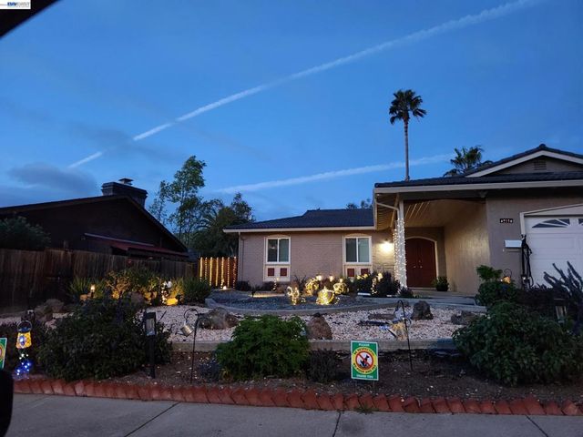 42170 Camino Santa Barbara, Fremont, CA 94539