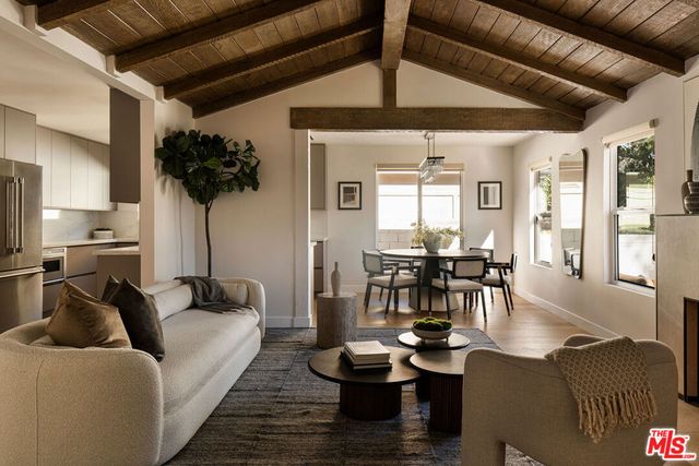 4323 Irvine Avenue, Studio City, CA 91604