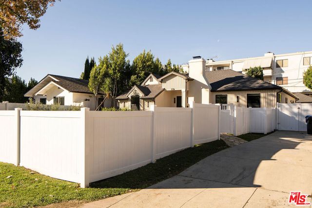 4323 Irvine Avenue, Studio City, CA 91604