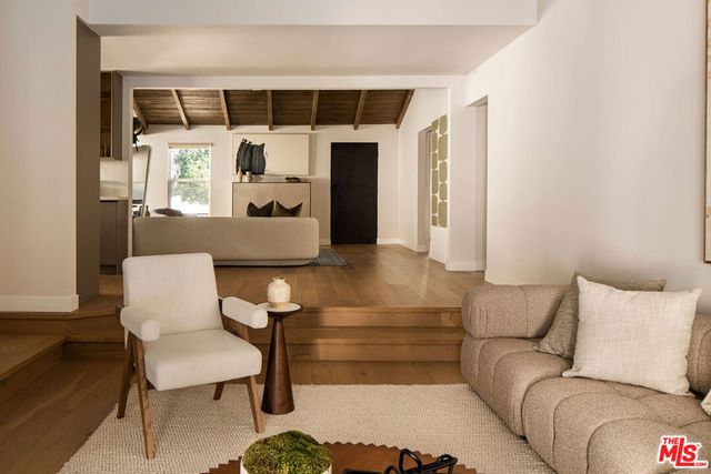 4323 Irvine Avenue, Studio City, CA 91604