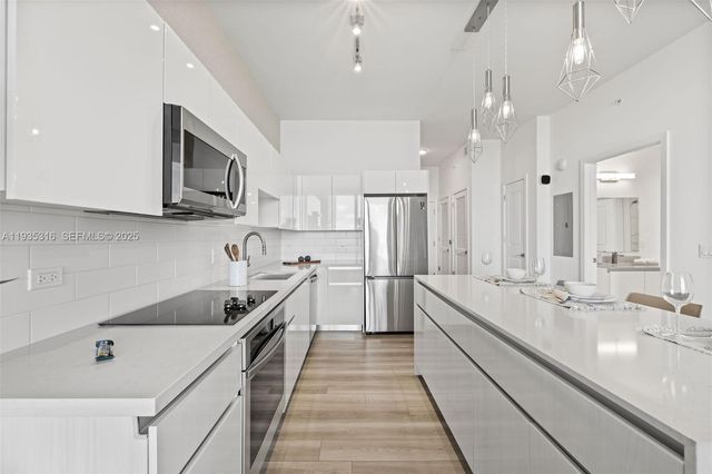 101 Diplomat Pkwy 1605, Hallandale Beach, FL 33009