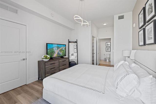 101 Diplomat Pkwy 1605, Hallandale Beach, FL 33009