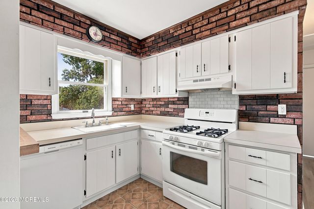 296 Lake Shore Drive, Brick, NJ 08723