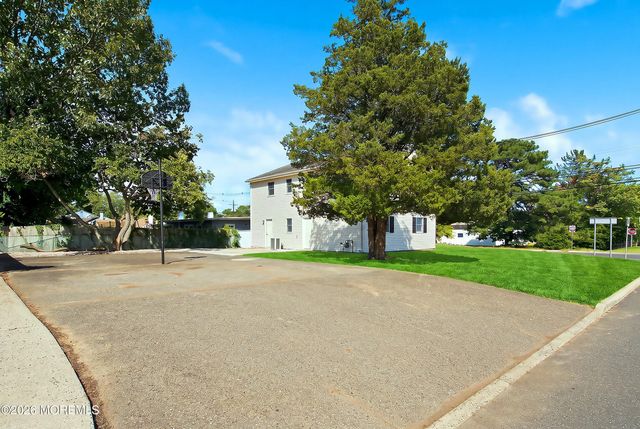 296 Lake Shore Drive, Brick, NJ 08723