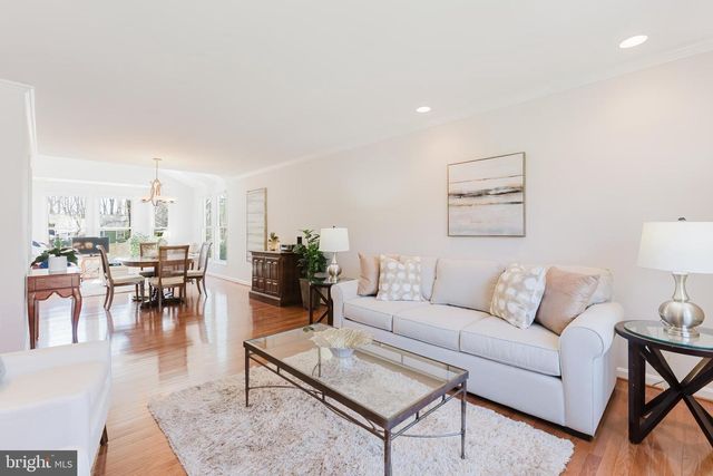 4319 FARM HOUSE LN, Fairfax, VA 22032