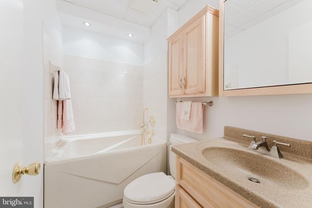 4319 FARM HOUSE LN, Fairfax, VA 22032