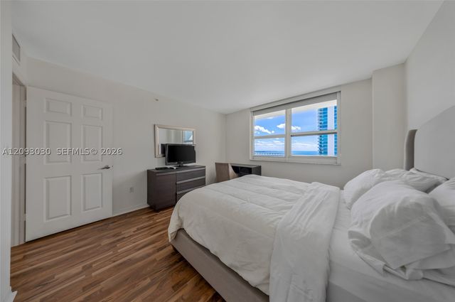 1155 Brickell Bay Dr 2207, Miami, FL 33131