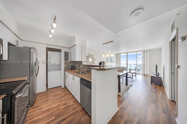 1155 Brickell Bay Dr 2207, Miami, FL 33131
