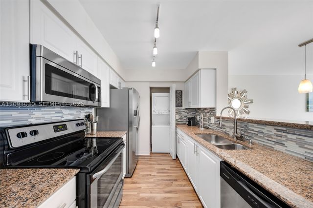 1155 Brickell Bay Dr 2207, Miami, FL 33131