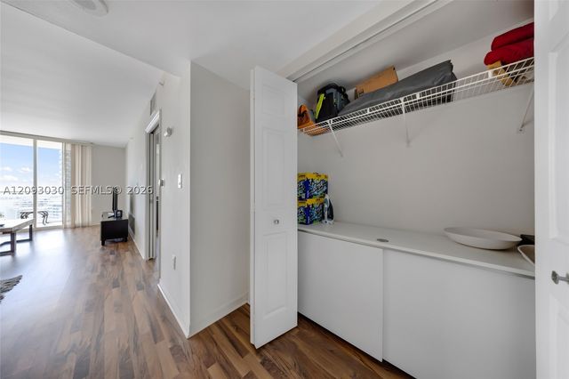 1155 Brickell Bay Dr 2207, Miami, FL 33131