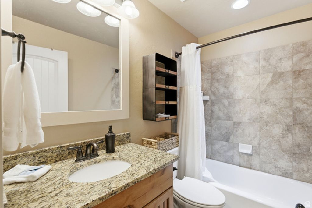 Image 14 of property listing at 3263 S CHUKAR DR, Garden City, UT 84028