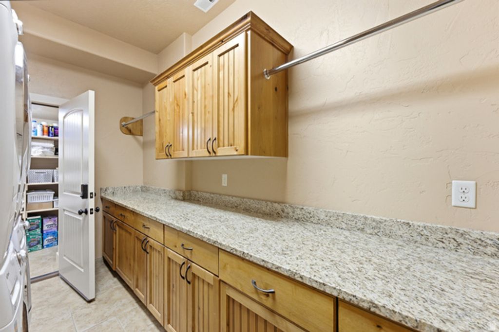 Image 24 of property listing at 3263 S CHUKAR DR, Garden City, UT 84028