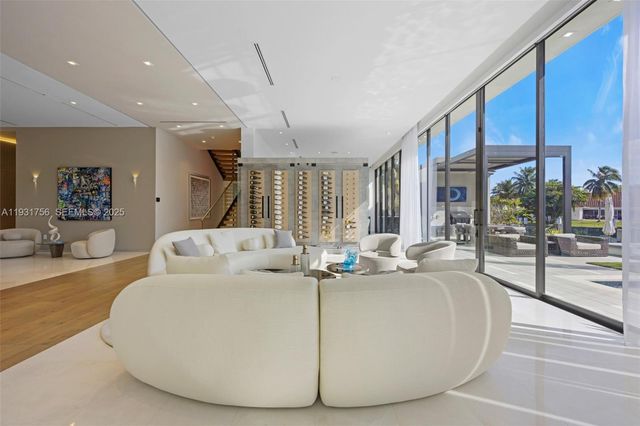 3260 NE 165th St, North Miami Beach, FL 33160