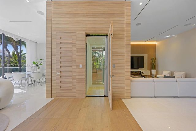 3260 NE 165th St, North Miami Beach, FL 33160