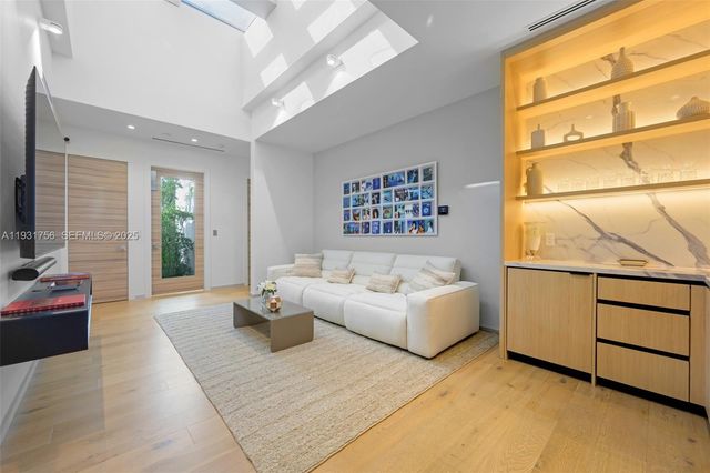 3260 NE 165th St, North Miami Beach, FL 33160