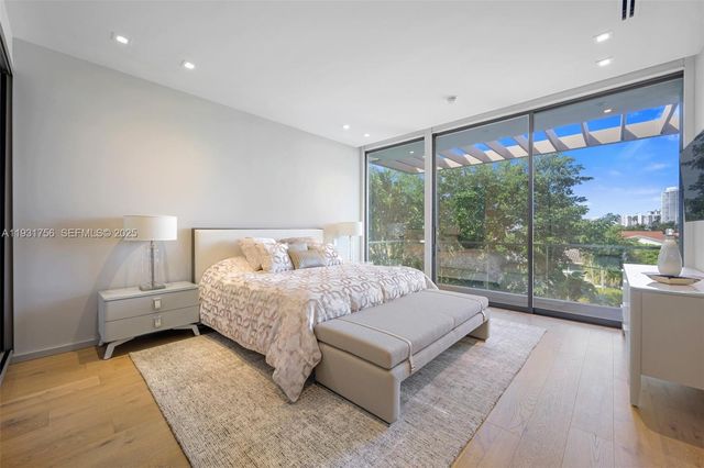 3260 NE 165th St, North Miami Beach, FL 33160