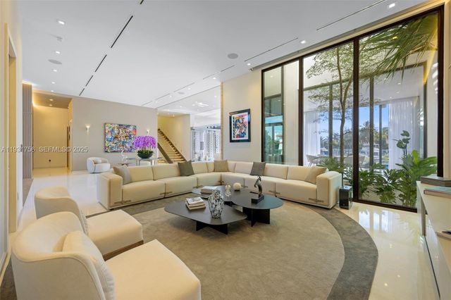 3260 NE 165th St, North Miami Beach, FL 33160