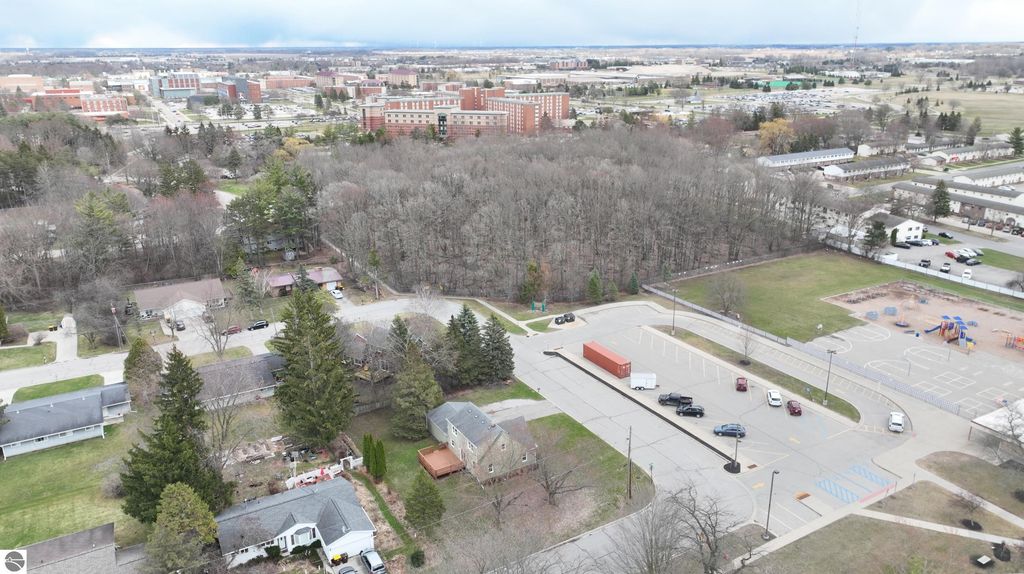 Image 15 of property listing at 1524 Ridge, Mt Pleasant, MI 48858