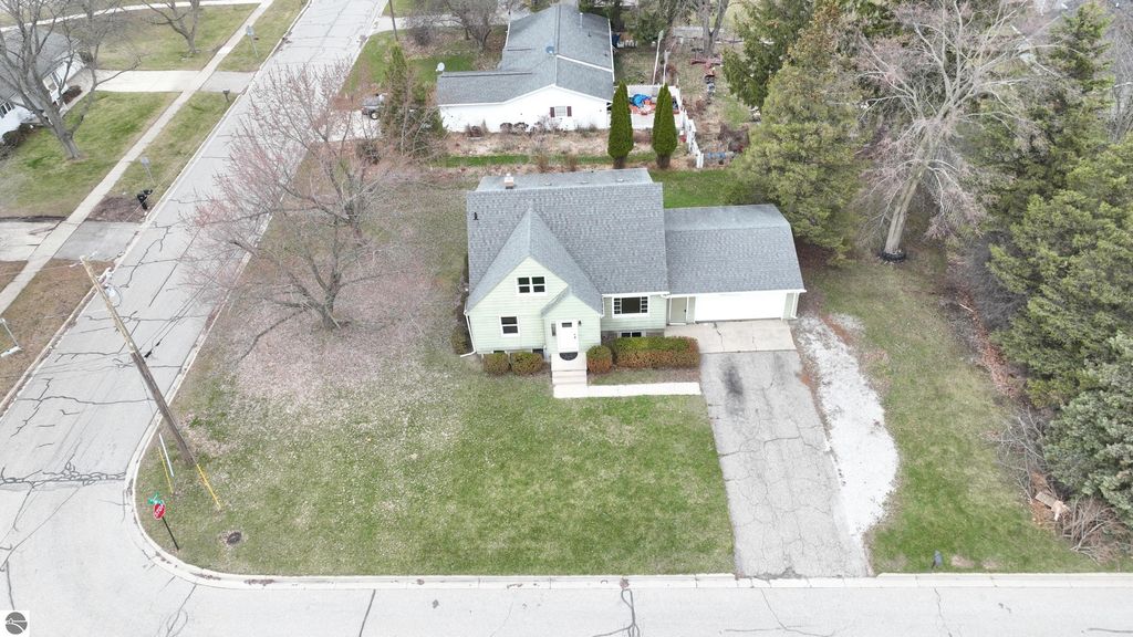 Image 9 of property listing at 1524 Ridge, Mt Pleasant, MI 48858