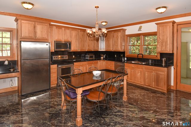 5 Crystal Ball Court, Ellington, CT 06029