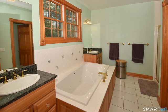 5 Crystal Ball Court, Ellington, CT 06029