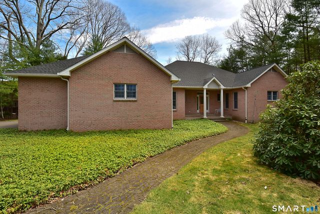 5 Crystal Ball Court, Ellington, CT 06029