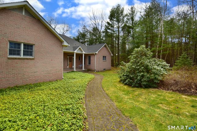 5 Crystal Ball Court, Ellington, CT 06029