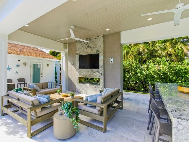 2210 NE 3rd Ave Avenue, Delray Beach, FL 33444