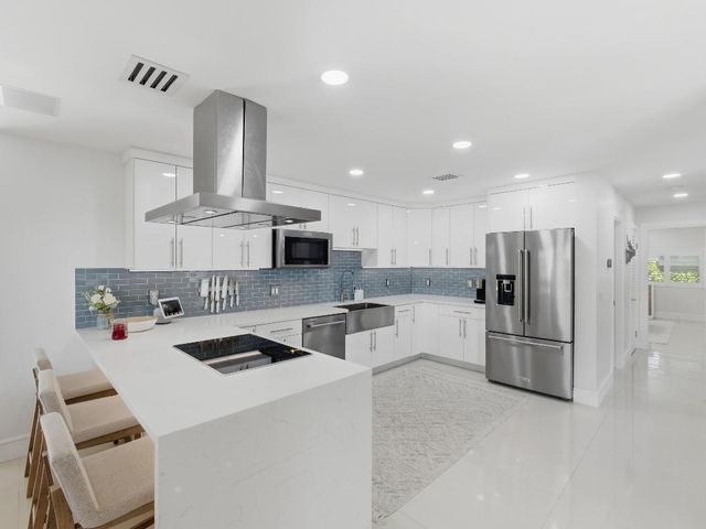 2210 NE 3rd Ave Avenue, Delray Beach, FL 33444