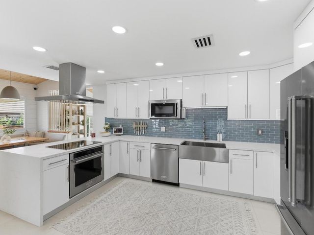 2210 NE 3rd Ave Avenue, Delray Beach, FL 33444