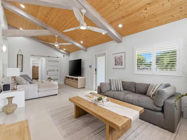 2210 NE 3rd Ave Avenue, Delray Beach, FL 33444