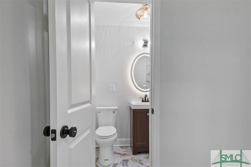 Image 20 of property listing at 5 Linden Drive, Savannah, GA 31405