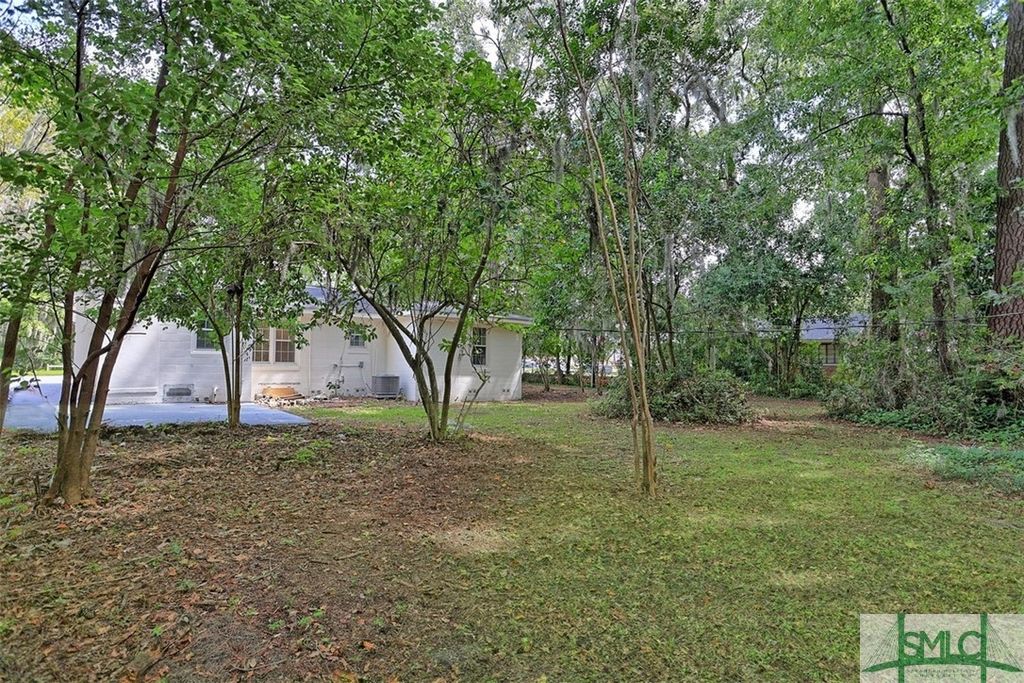 Image 28 of property listing at 5 Linden Drive, Savannah, GA 31405