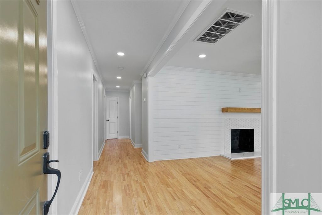 Image 3 of property listing at 5 Linden Drive, Savannah, GA 31405