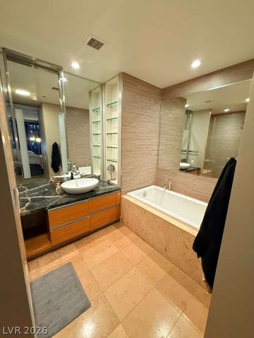 3722 Las Vegas Boulevard 2001, Las Vegas, NV 89158