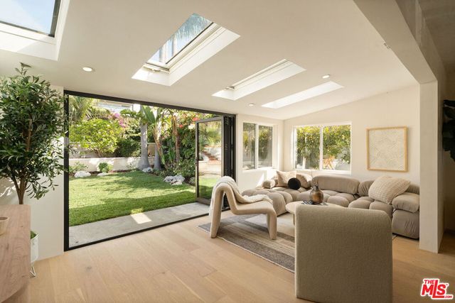 2933 Glenn Avenue, Santa Monica, CA 90405