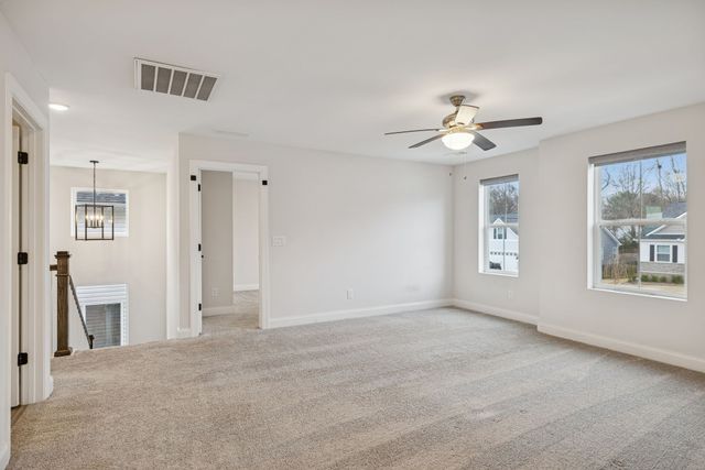 3015 Fernwood Ln, Columbia, TN 38401