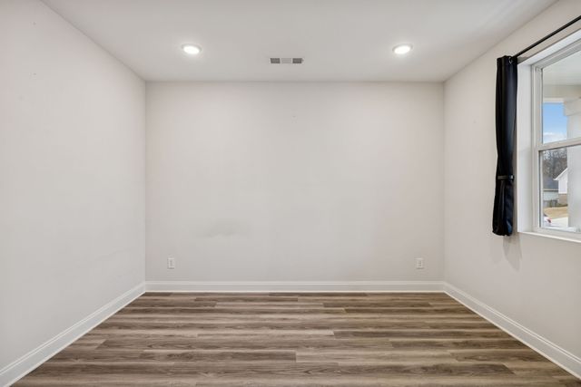 3015 Fernwood Ln, Columbia, TN 38401