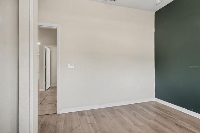 2735 ROWAN STREET, Tavares, FL 32778