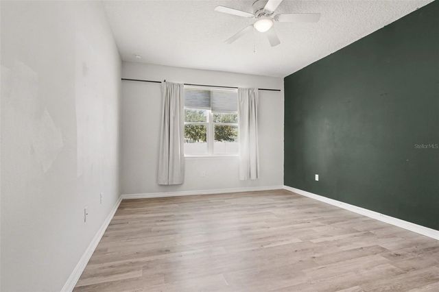 2735 ROWAN STREET, Tavares, FL 32778