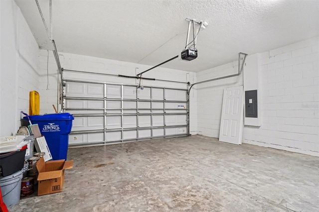 2735 ROWAN STREET, Tavares, FL 32778