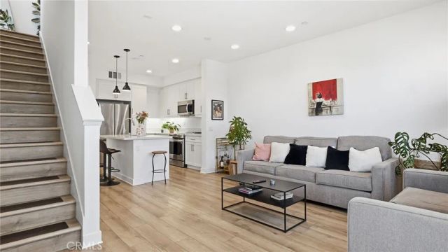 2560 Valentina, Commerce, CA 90040